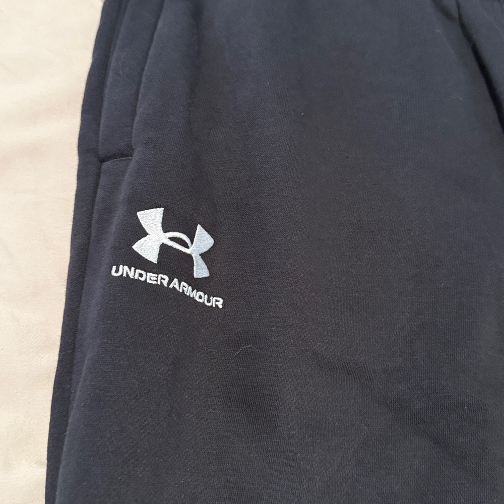 Under armour XXL sweats. Very warm and comfy - Picture 3 of 4